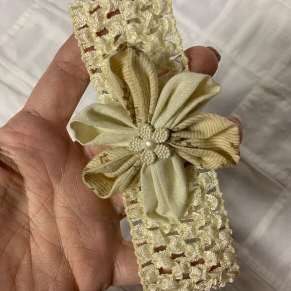 Handmade Infant Headband Cream Band Beige Flower Center Size 0-3 Months B262 - Picture 7 of 8